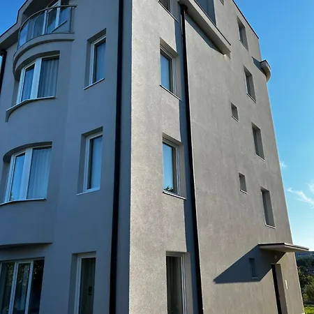 мег сий вю * Βάρνα